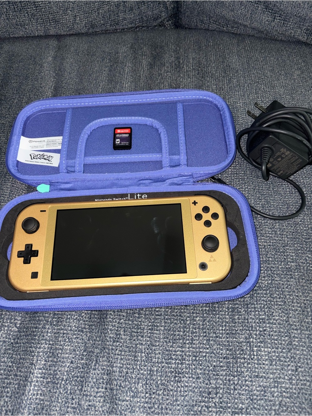 Gold Nintendo Switch Lite: Hyrule Edition